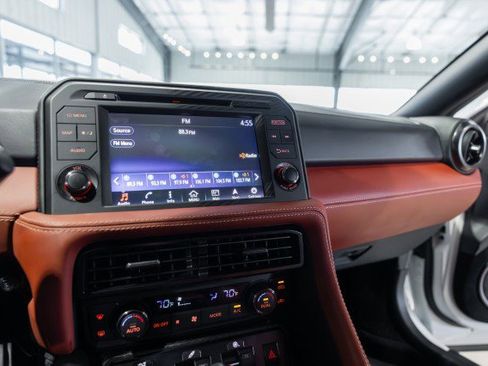 Used 2021 Nissan GT-R Premium image 32