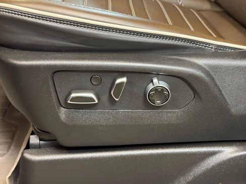 Used 2025 GMC Yukon Denali Ultimate w/ LPO, Floor Liner Package image 11