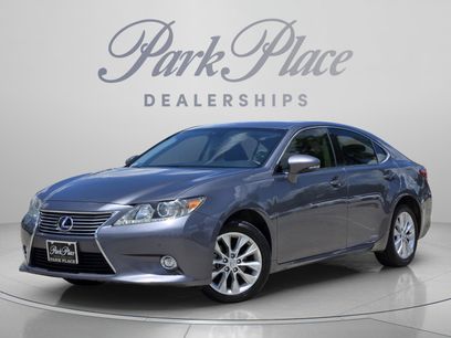 Used 2015 Lexus ES 300h w/ Navigation System Package