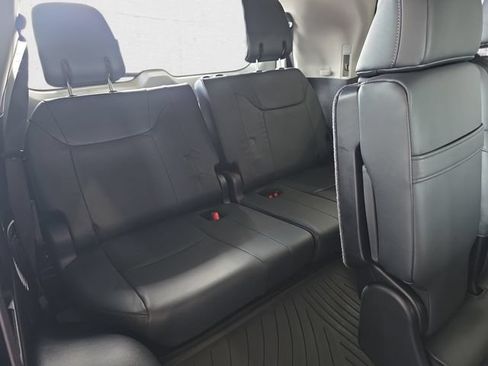 Used 2018 Lexus LX 570 4WD w/ Luxury Package image 12