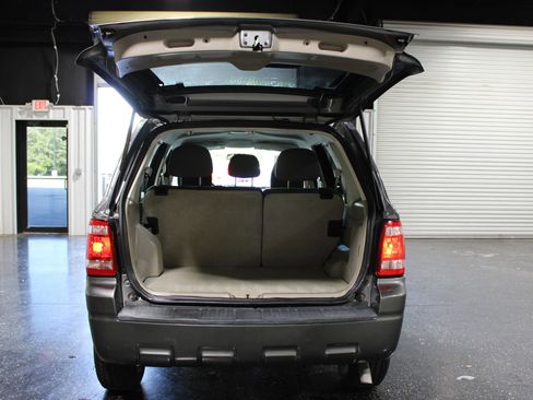 Used 2011 Ford Escape XLS w/ 101A Rapid Spec Order Code FWD image 25
