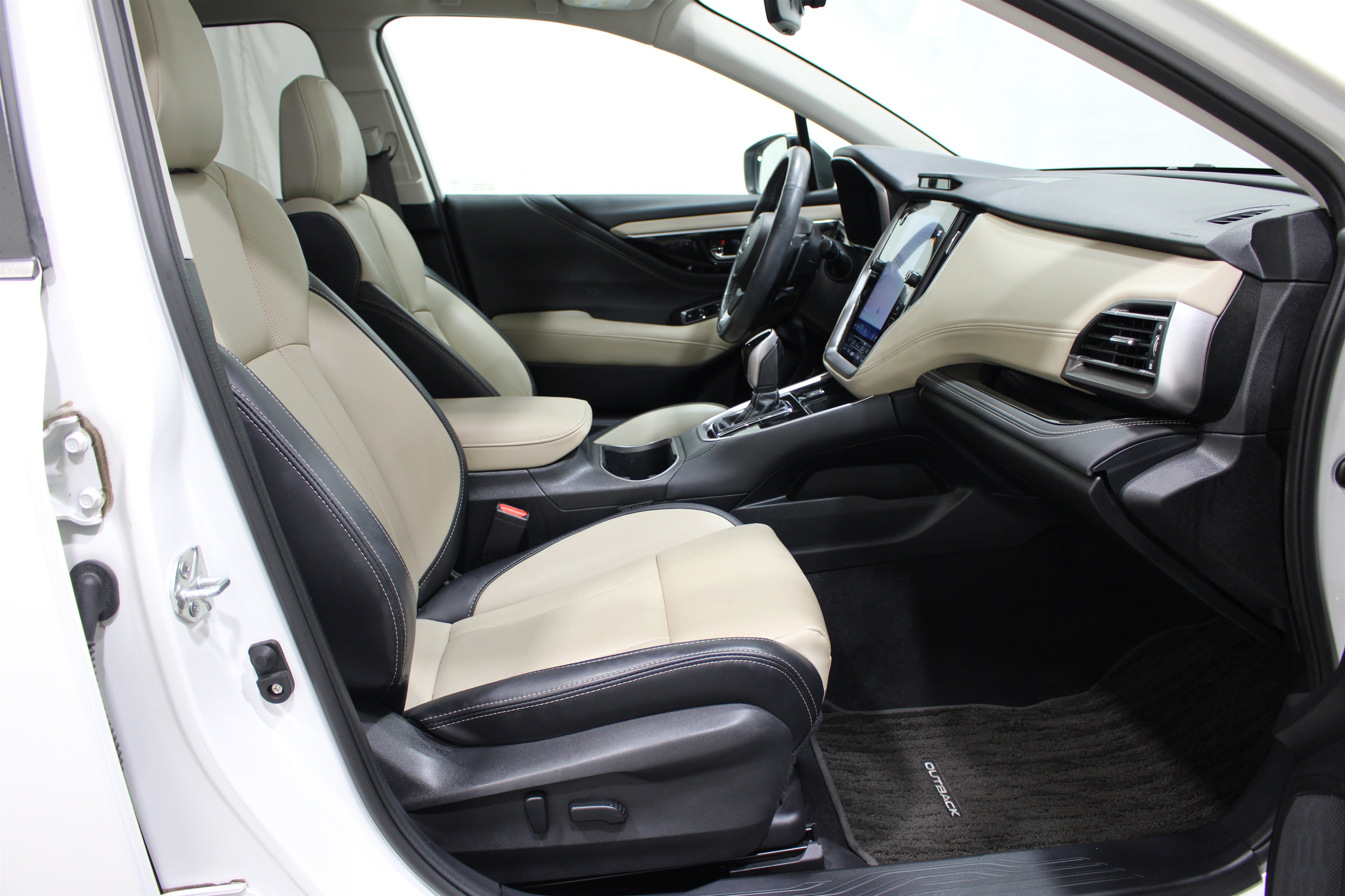 Used 2024 Subaru Outback Limited XT AWD/4WD image 25