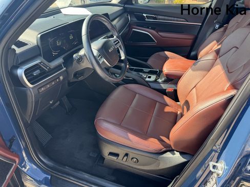 Certified 2024 Kia Telluride EX w/ EX Captain's Chair Package FWD image 9