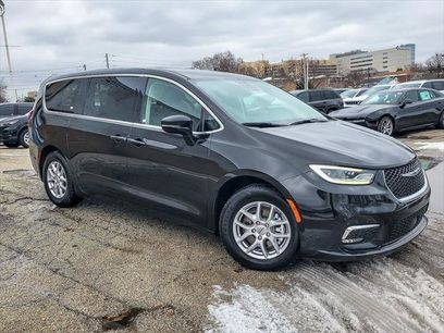 Certified 2024 Chrysler Pacifica Touring-L