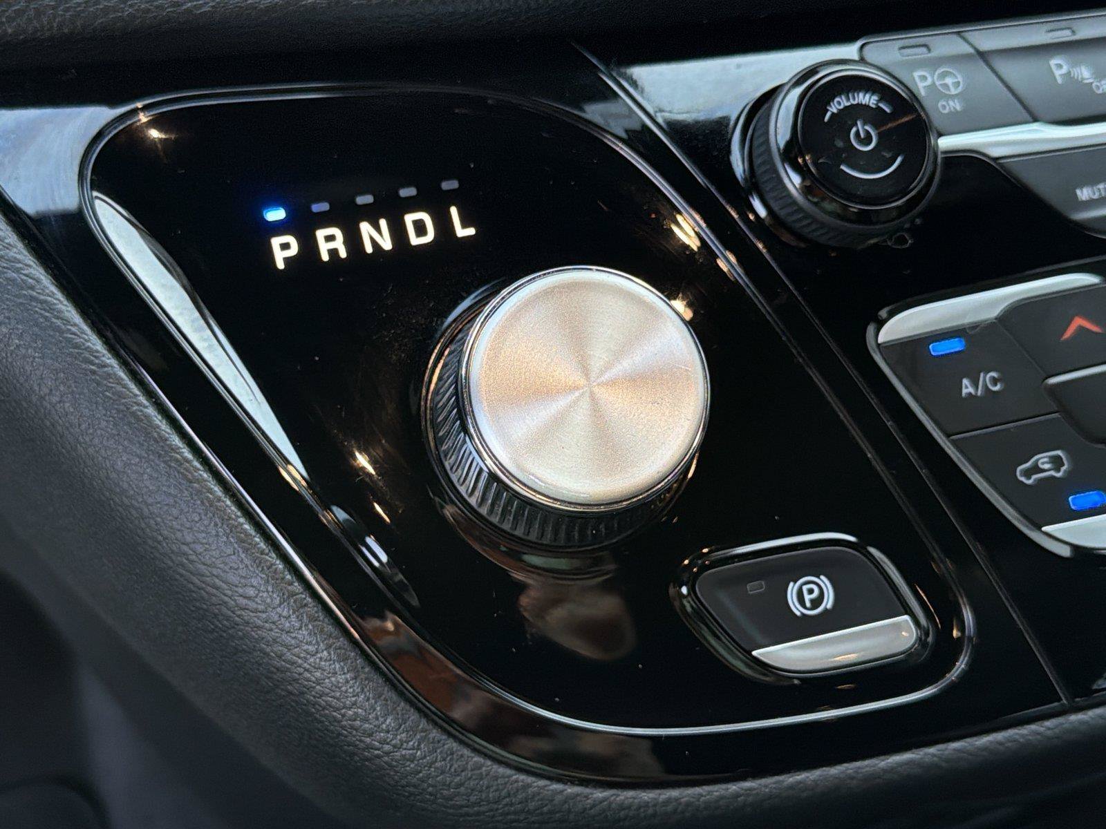 Used 2024 Chrysler Pacifica Limited FWD image 30