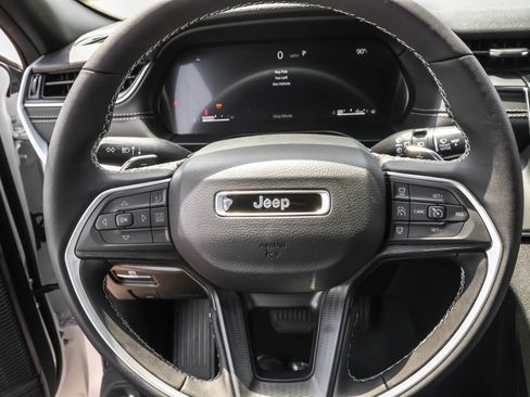 New 2025 Jeep Grand Cherokee Altitude image 27