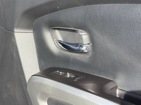 Used 2021 Nissan Titan SV w/ Off Road Protection Package image 25