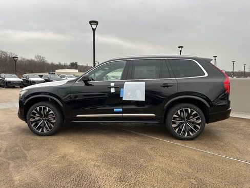 New 2026 Volvo XC90 T8 Plus w/ Protection Package image 4