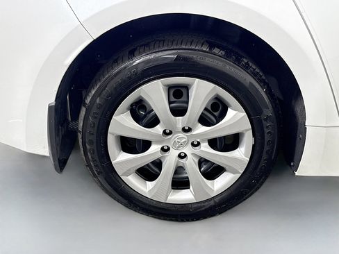 Used 2025 Toyota Corolla LE image 32