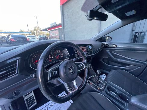 Used 2019 Volkswagen Jetta GLI image 9
