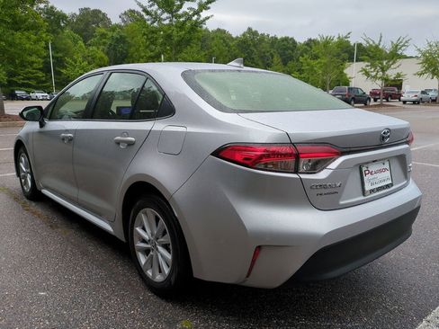 Used 2025 Toyota Corolla LE w/ LE Premium Package FWD image 6