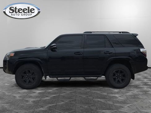 Used 2020 Toyota 4Runner TRD Off-Road Premium w/ Moonroof Package AWD/4WD image 2