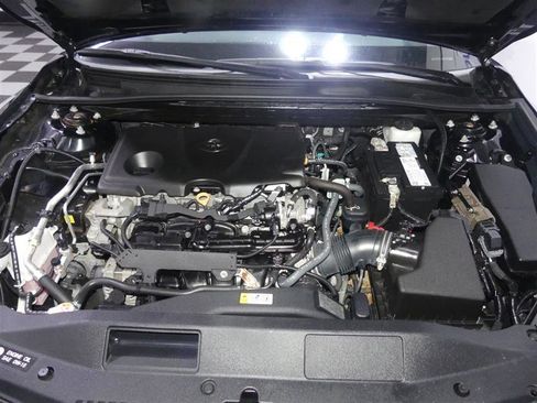 Used 2021 Toyota Camry SE w/ Cold Weather Package image 12