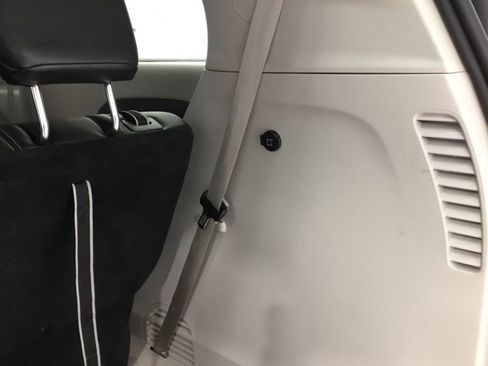 Used 2024 Chrysler Pacifica Touring-L image 17