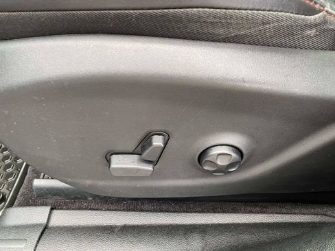 Used 2017 Jeep Cherokee Trailhawk AWD/4WD image 12