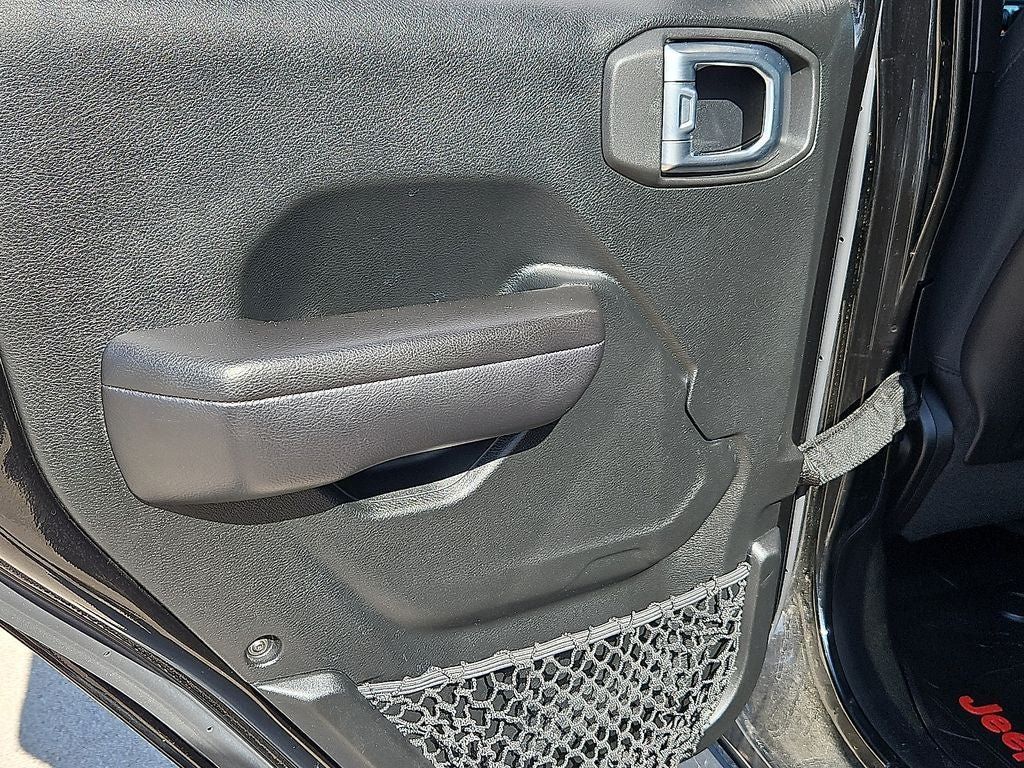 Used 2018 Jeep Wrangler Unlimited Rubicon AWD/4WD image 17