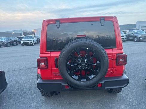 Used 2025 Jeep Wrangler Unlimited Sahara image 5