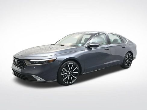 Used 2024 Honda Accord Touring image 3