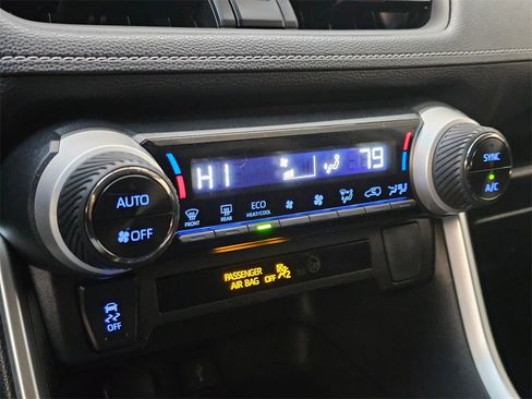 Used 2022 Toyota RAV4 LE image 28