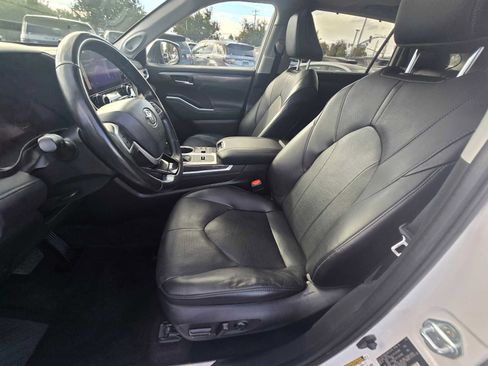 Used 2023 Toyota Highlander Limited image 23
