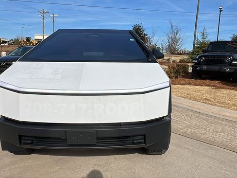 Used 2025 Tesla Cybertruck AWD Crew Cab image 3