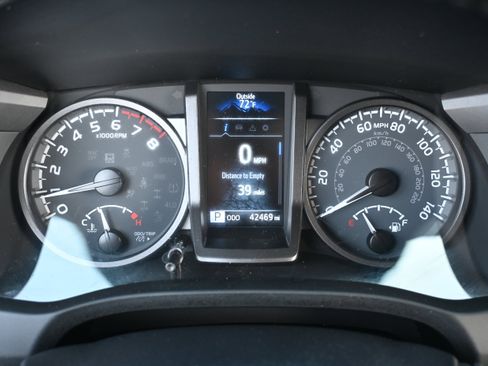 Used 2023 Toyota Tacoma TRD Off-Road image 20