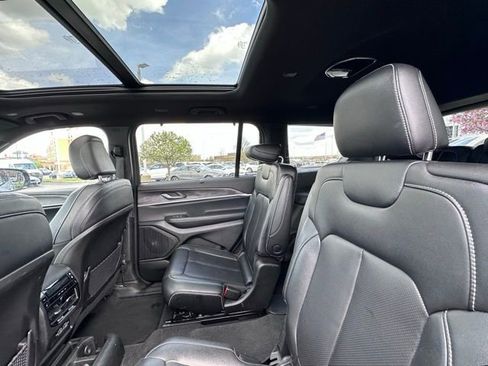 Used 2024 Jeep Grand Cherokee L Limited w/ Luxury Tech Group II image 19