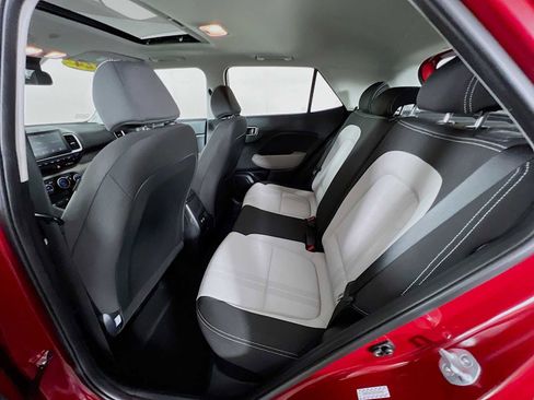 Certified 2024 Hyundai Venue SEL FWD image 25