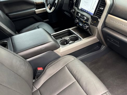 Certified 2022 Ford F250 Lariat w/ Lariat Ultimate Package image 16