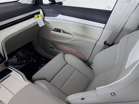 New 2025 Volvo EX90 Plus image 23
