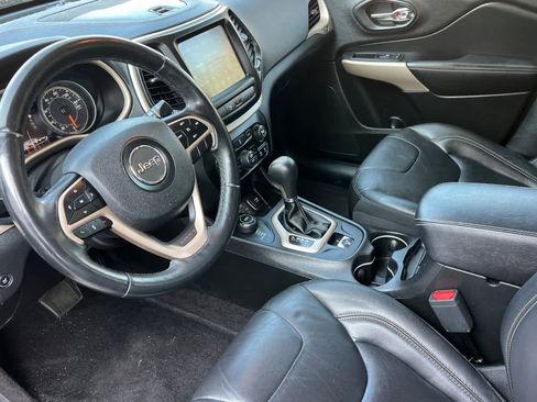 Used 2018 Jeep Cherokee Limited image 12