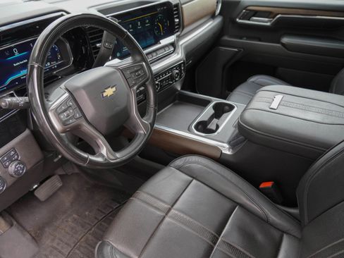 Used 2024 Chevrolet Silverado 2500 High Country w/ Technology Package AWD/4WD image 9