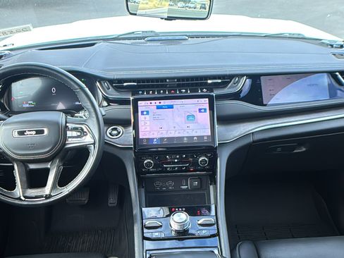 Used 2022 Jeep Grand Cherokee Overland w/ Advanced Protech Group III image 22