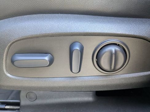 Used 2023 Chevrolet Equinox RS FWD image 23