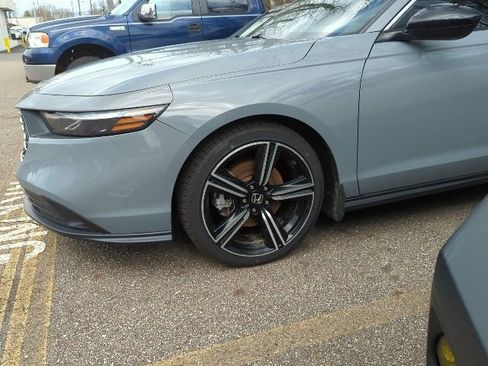 Used 2023 Honda Accord Sport image 3