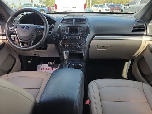 Certified 2018 Ford Explorer XLT image 5