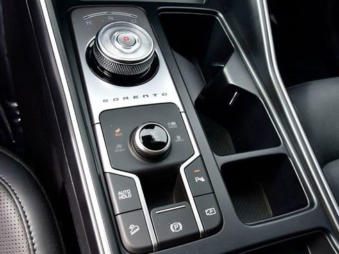 Certified 2025 Kia Sorento EX w/ EX Panoramic Sunroof Package image 31