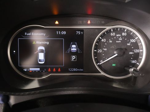 Used 2024 Nissan Versa SV w/ Trunk Package FWD image 4