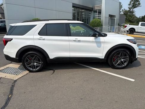 Used 2025 Ford Explorer ST w/ Sun And Sound Package AWD/4WD image 8