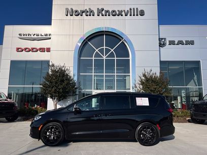 Used 2026 Chrysler Pacifica Limited w/ S Appearance Package
