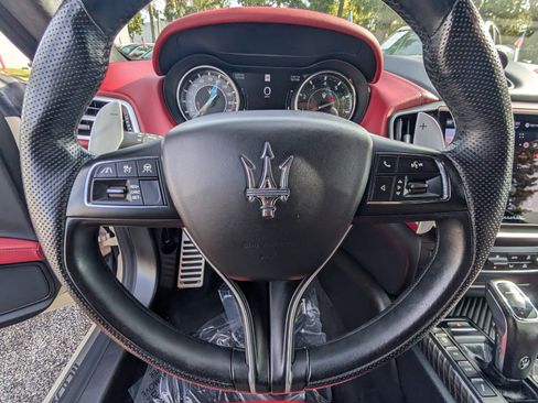 Used 2022 Maserati Ghibli Modena image 32