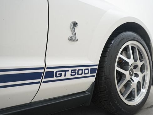Used 2009 Ford Mustang Shelby GT500 RWD image 9