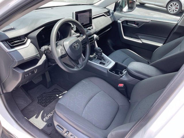 Used 2024 Toyota RAV4 XLE AWD/4WD image 5