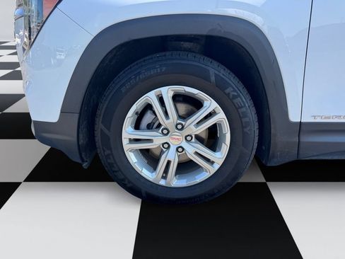 Used 2024 GMC Terrain SLE FWD image 14
