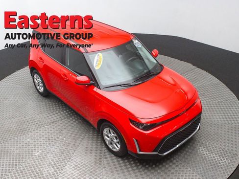 Used 2025 Kia Soul LX w/ LX Technology Package image 3