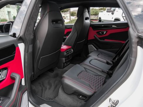 Used 2022 Lamborghini Urus image 47