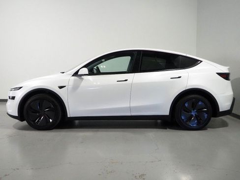 Used 2026 Tesla Model Y Long Range RWD image 10