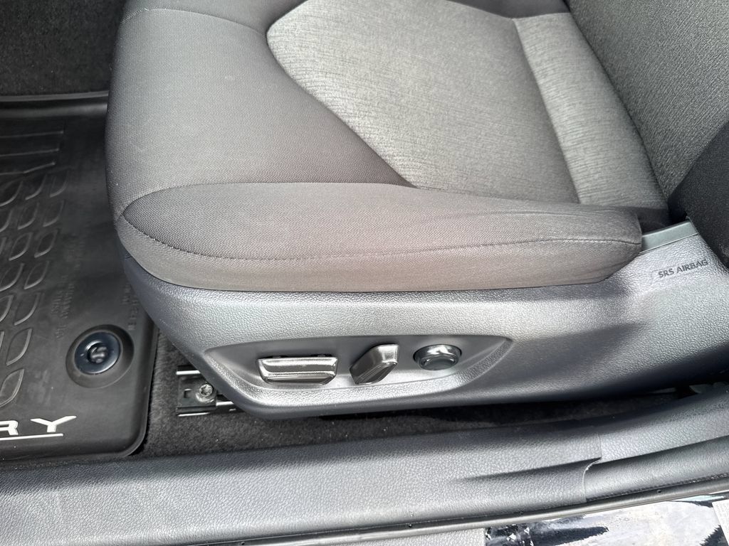 Used 2018 Toyota Camry LE FWD image 11