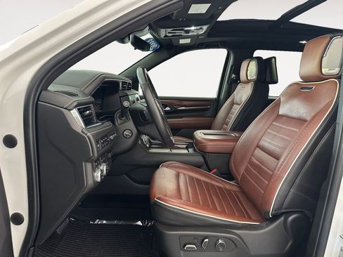Used 2023 GMC Yukon Denali Ultimate AWD/4WD image 9