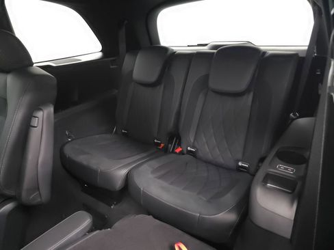 Used 2025 Mercedes-Benz GLS 63 AMG 4MATIC image 30